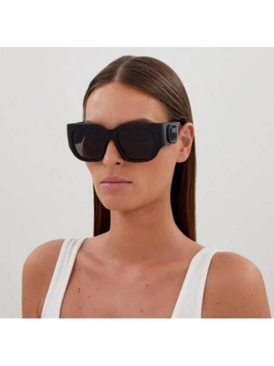 New 100% Authentic Gucci Grey Square Ladies Sunglasses GG1545S 001